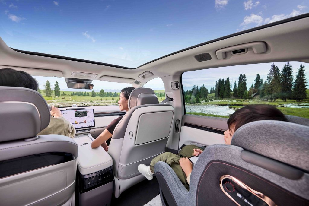 Zeekr Debuts First Luxury Family SUV “Zeeker 7X” at Singapore Motorshow 2025 Zeekr Debuts First Luxury Family SUV “Zeeker 7X” at Singapore Motorshow 2025 - Alvinology