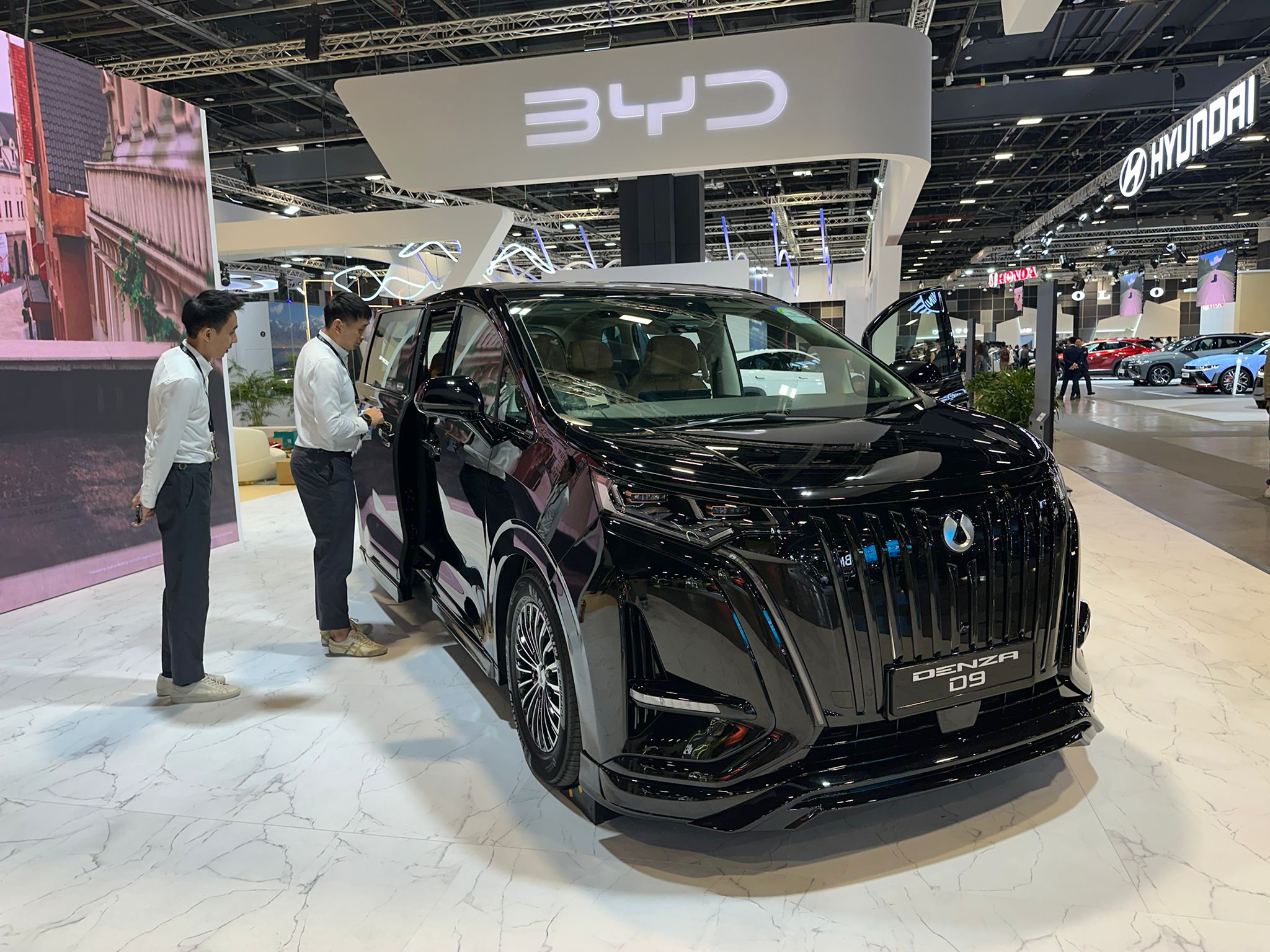 Singapore Motorshow 2025 Opens with Record-Breaking Showcase of Over 160 Vehicles - Alvinology