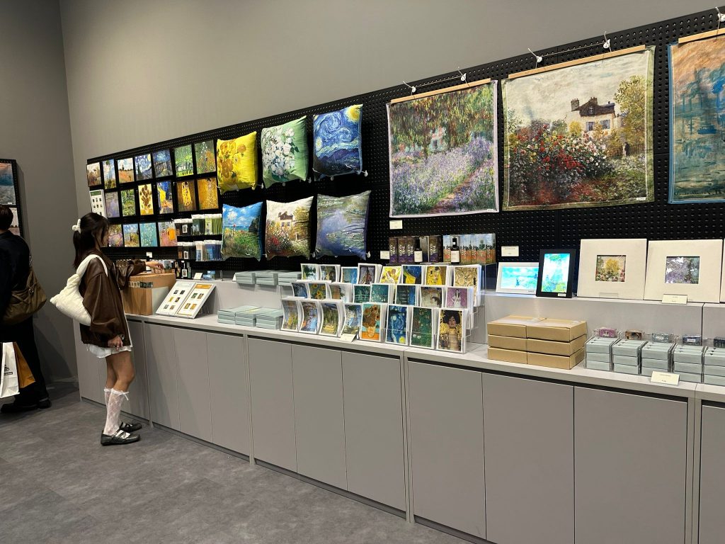 Step Inside Masterpieces: Van Gogh and Klimt Immersive Exhibitions Light Up Singapore at Parkview Square - Alvinology