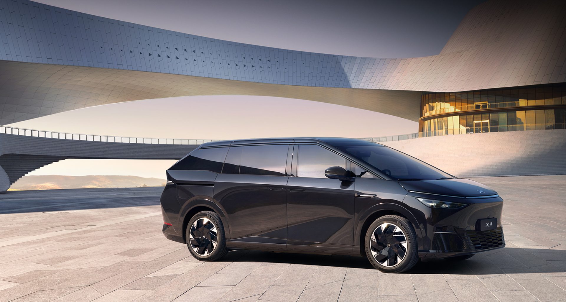 XPENG Unveils the Groundbreaking XPENG X9 MPV at Singapore Motorshow 2025 - Alvinology