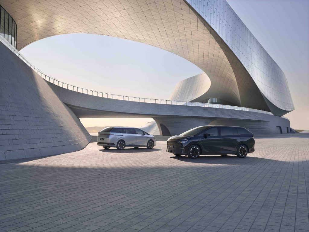 XPENG Unveils the Groundbreaking XPENG X9 MPV at Singapore Motorshow 2025 - Alvinology