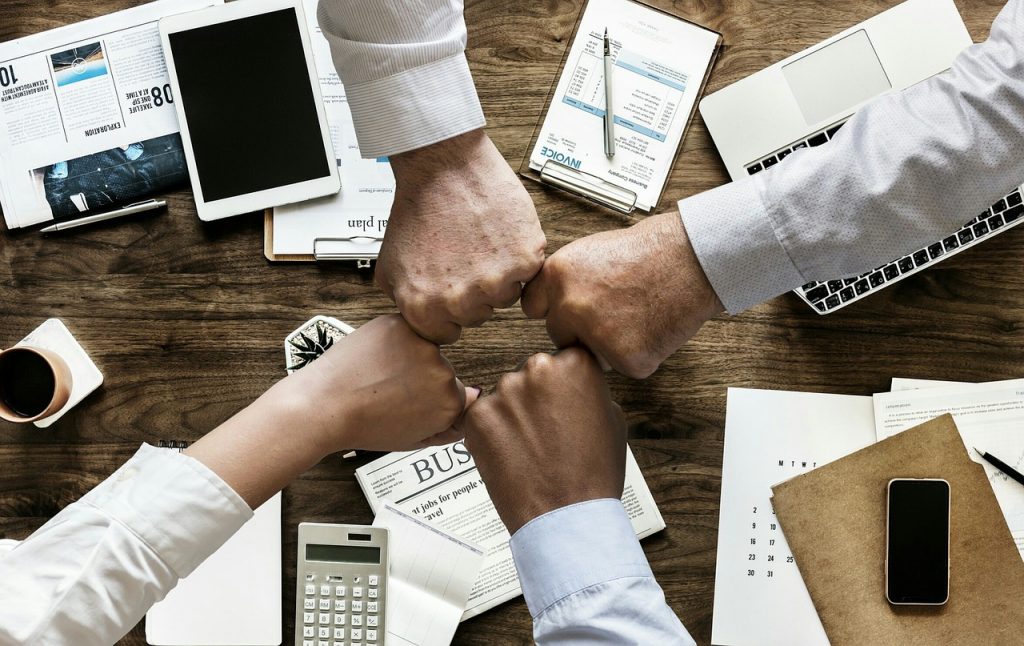 How Team Building Activities Strengthen Collaboration and Improve Workplace Relationships - Alvinology