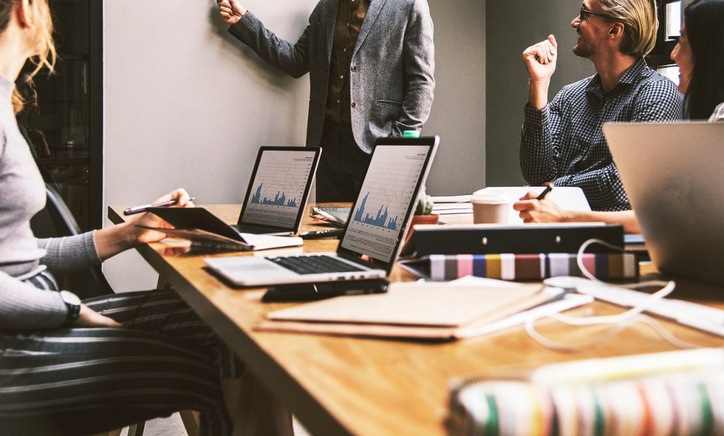 How Team Building Activities Strengthen Collaboration and Improve Workplace Relationships - Alvinology