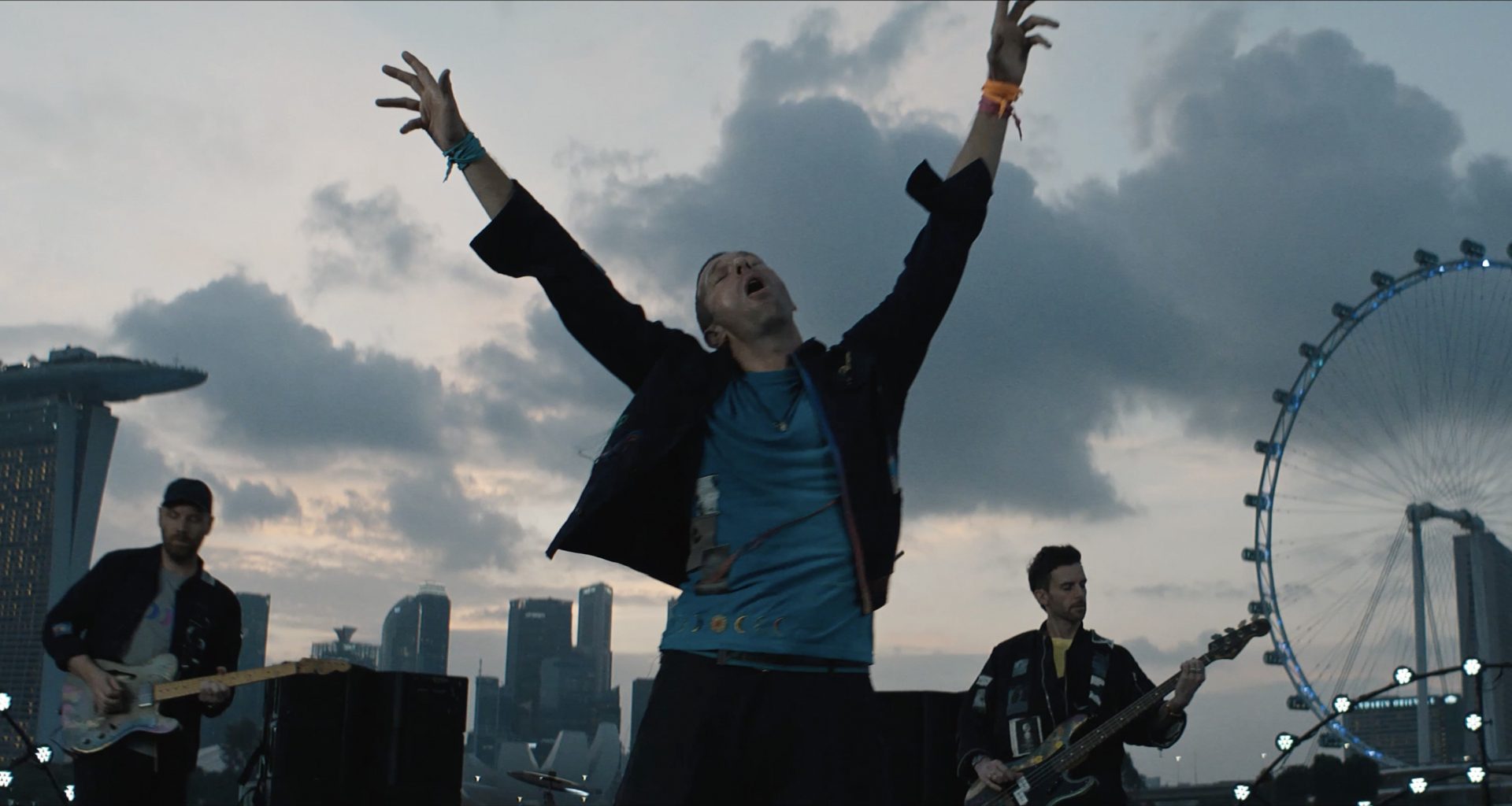 Coldplay Unveils ‘Man in The Moon’ Music Video, Filmed in Singapore - Alvinology