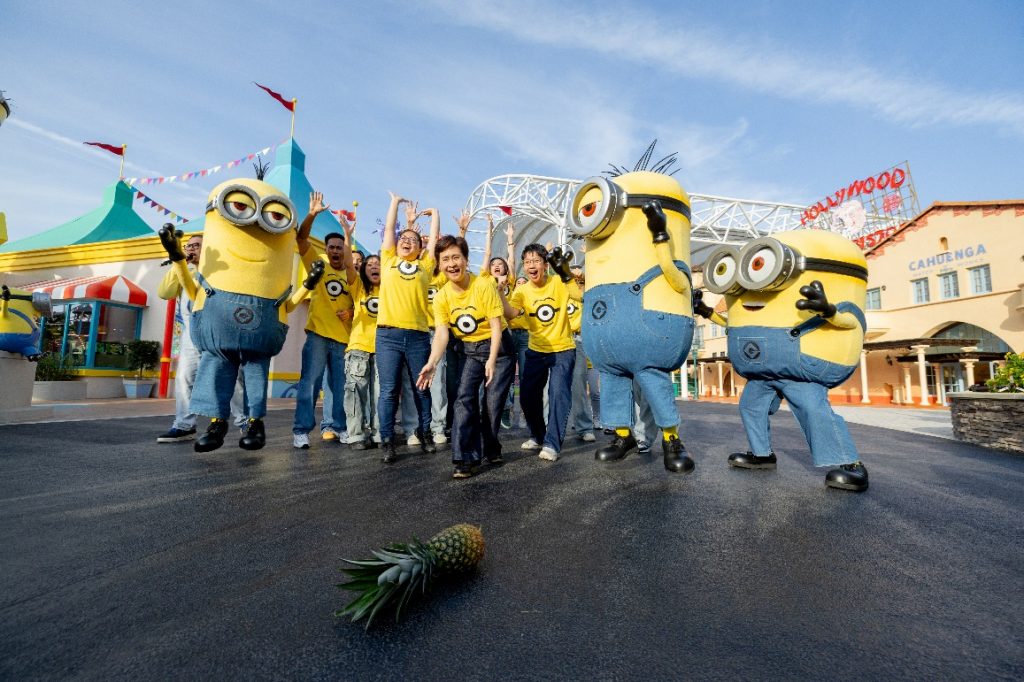 Resorts World Sentosa and Universal Studios Singapore Set Record with ‘Largest Minion Walk in Singapore’ - Alvinology