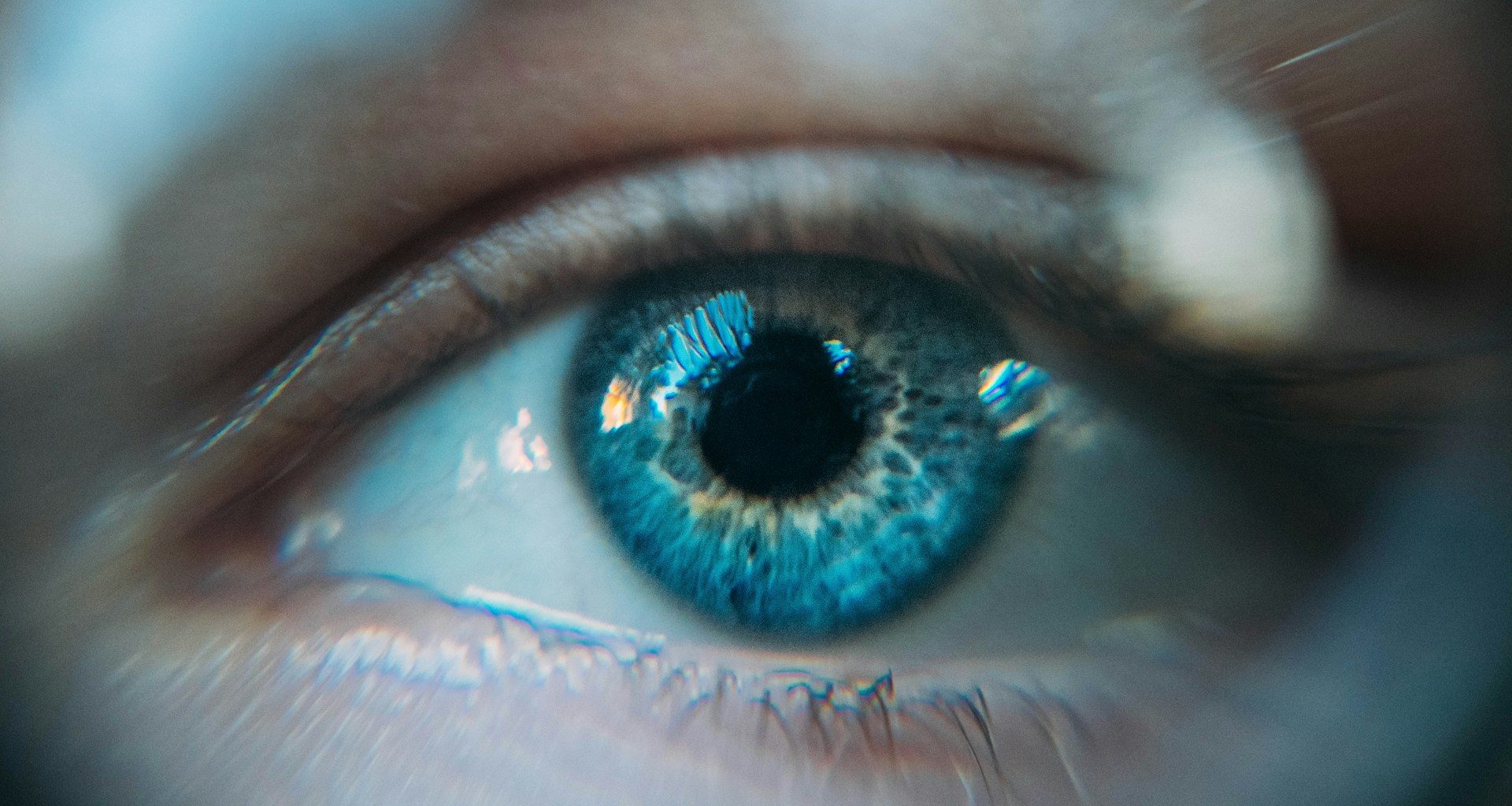 Simple Tips for Preventing Digital Eye Strain When Spending Hours on Computers - Alvinology