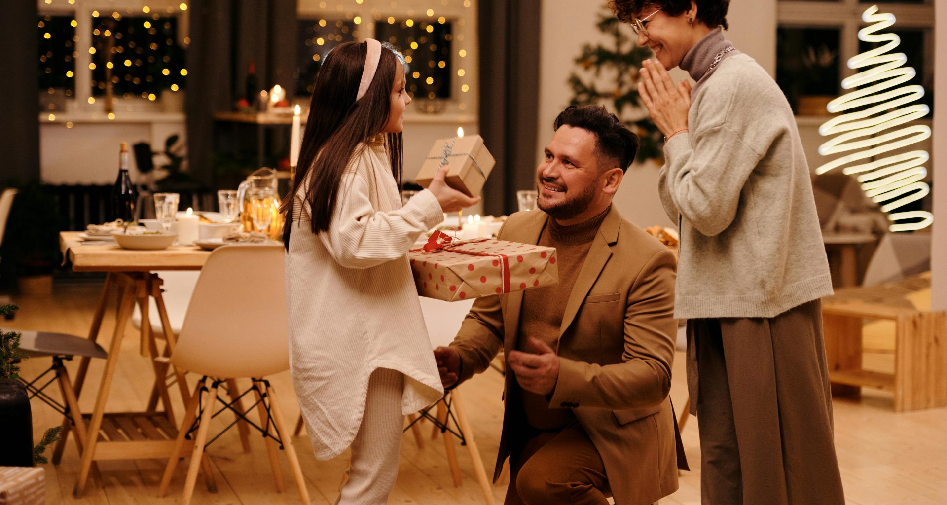 What to Consider When Choosing Between Online and In-Store Gift Registries - Alvinology