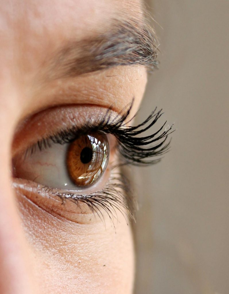 Simple Tips for Preventing Digital Eye Strain When Spending Hours on Computers - Alvinology