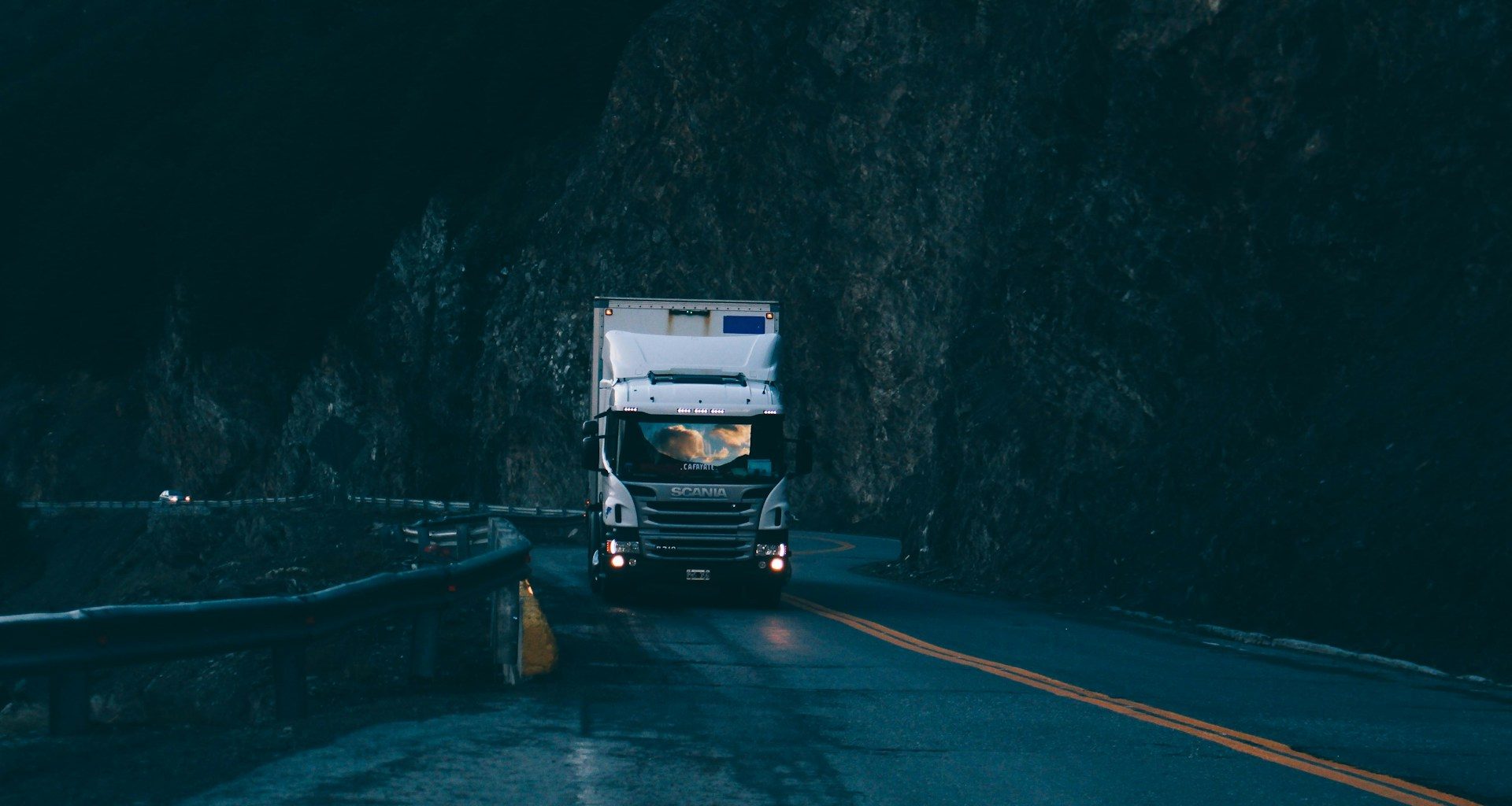 How Trucking Companies Can Be Held Liable for Negligence in Accidents - Alvinology