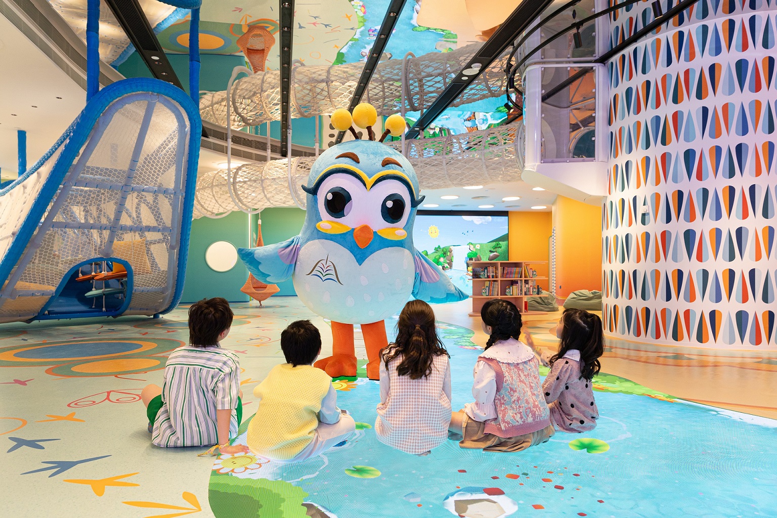 Make Waves at Galaxy Macau: Dive into a Luxurious One-Stop Ultimate Holiday Escape with the Reopening of the Grand Resort Deck Young minds bloom at the Galaxy Kidz with a verity of workshops.