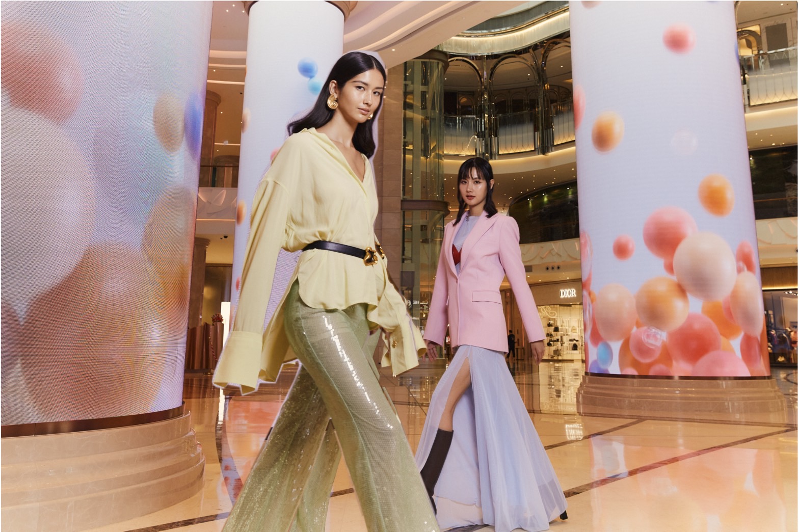 Make Waves at Galaxy Macau: Dive into a Luxurious One-Stop Ultimate Holiday Escape with the Reopening of the Grand Resort Deck Galaxy Promenade, home to a curated selection of globally celebrated luxury brands, is the ultimate destination for a spring style transformation.