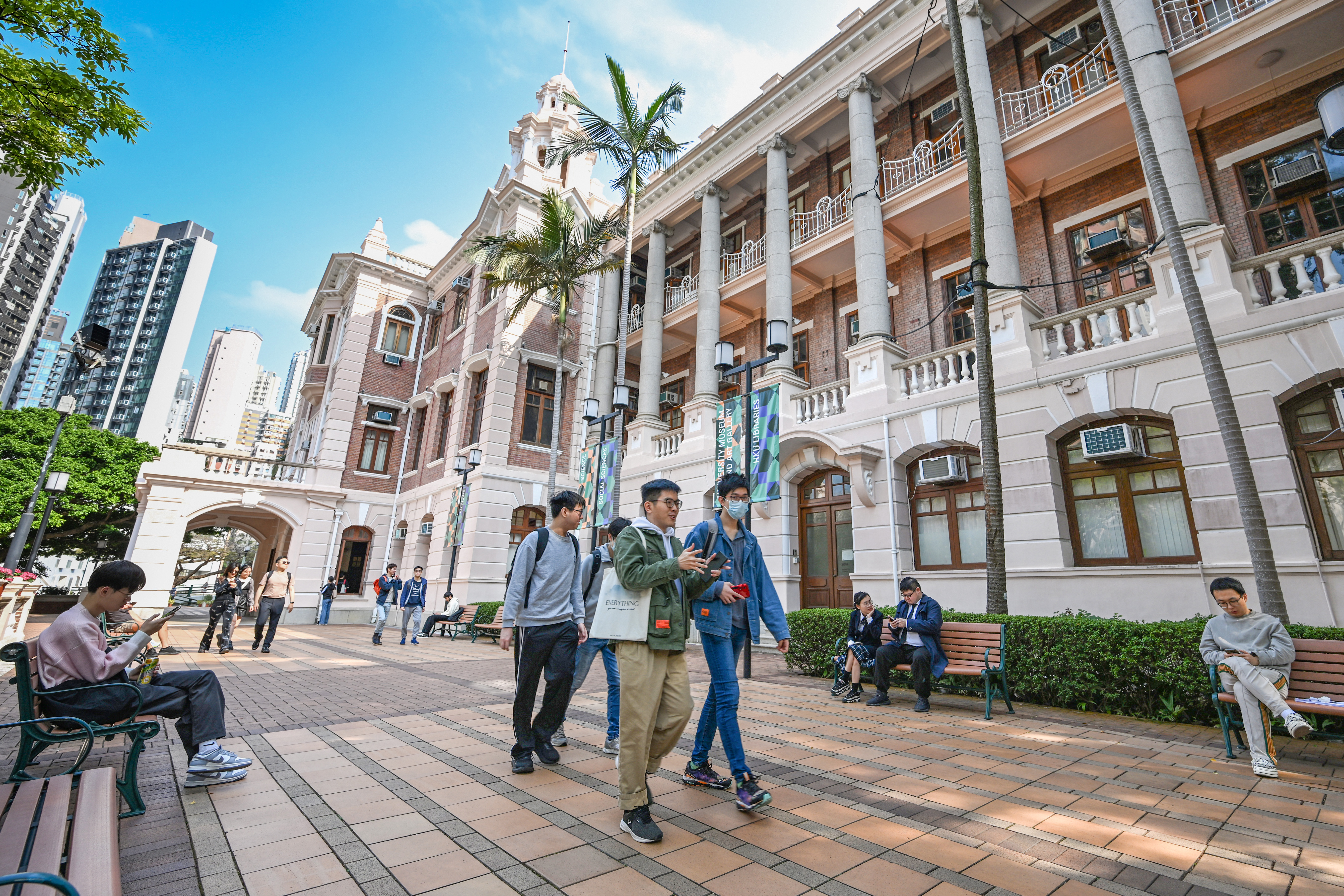 High Marks for Hong Kong’s University Degree Courses Hong Kong spares no effort in developing the city into an international hub for post-secondary education.