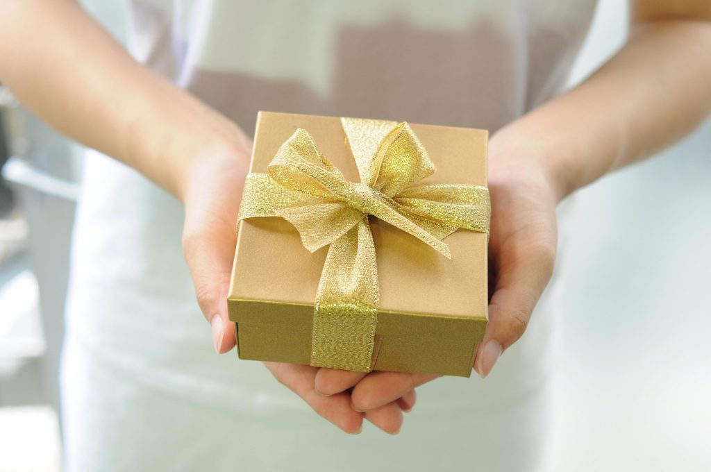 Thoughtful Gift Ideas for Your Colleague or Business Partner - Alvinology