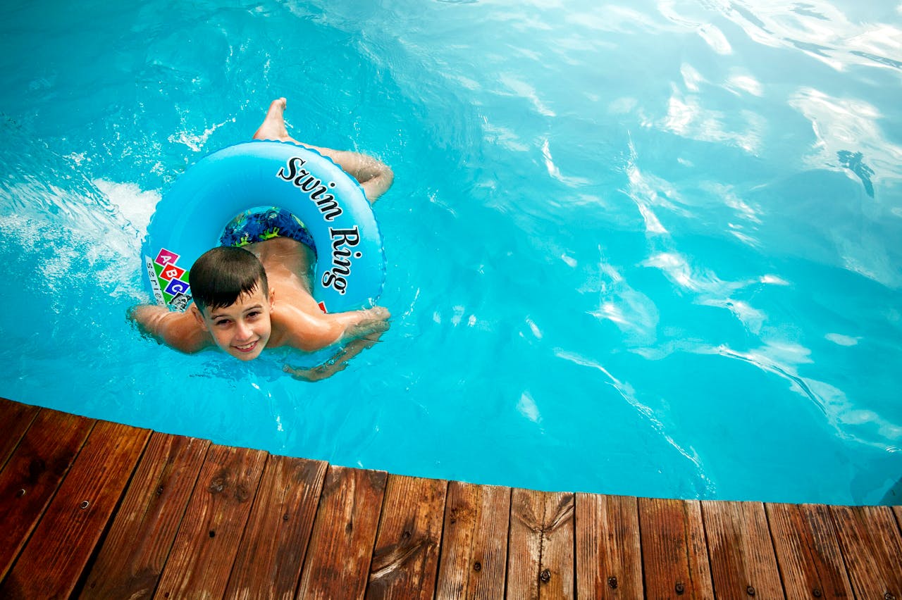 Why Every Parent Should Enroll Their Child in Swimming Lessons - Alvinology