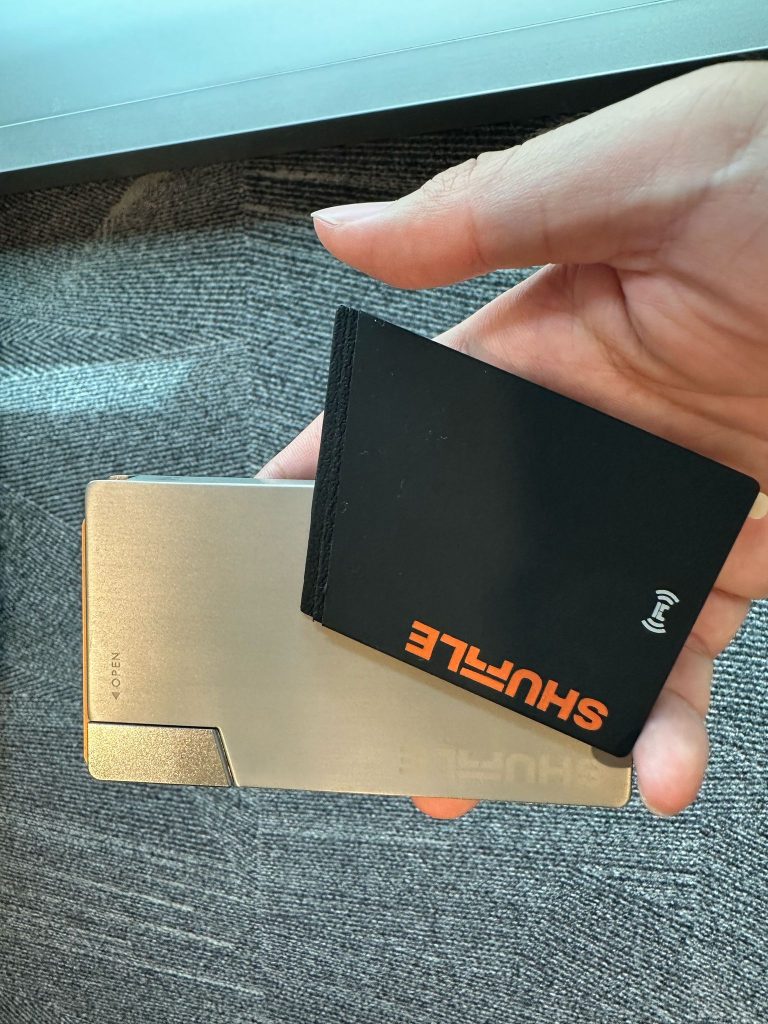 The Ideal EDC Setup for Outdoor Adventures: Minimalist Wallets and Durable Gear - Alvinology