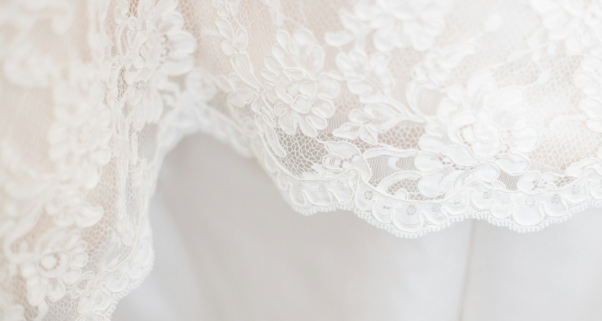 Karen Millen Introduces Wedding Guest Dresses for Every Setting - Alvinology