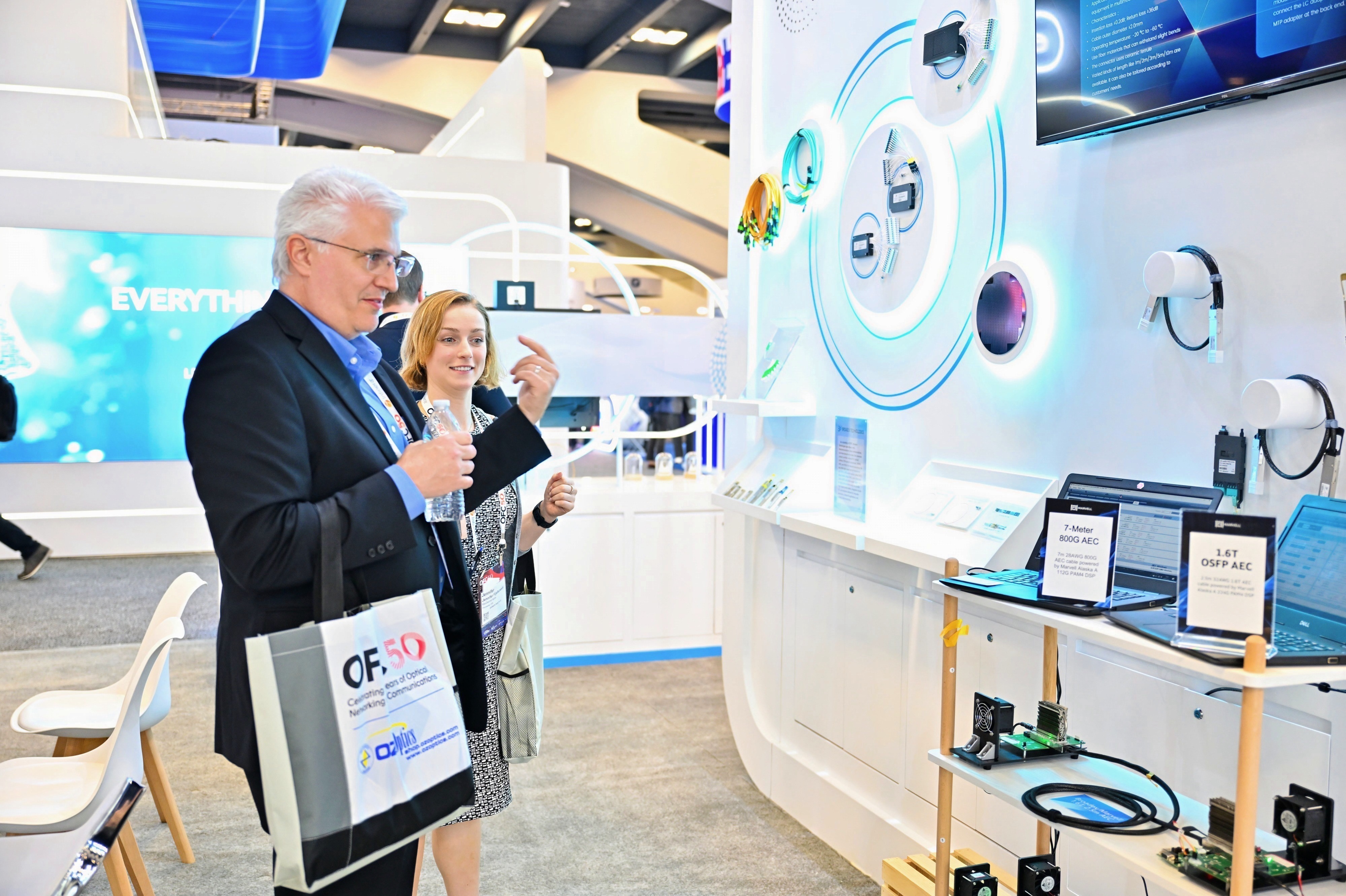 Visitors from all over the world are attracted to YOFC's latest products at the OFC 2025.