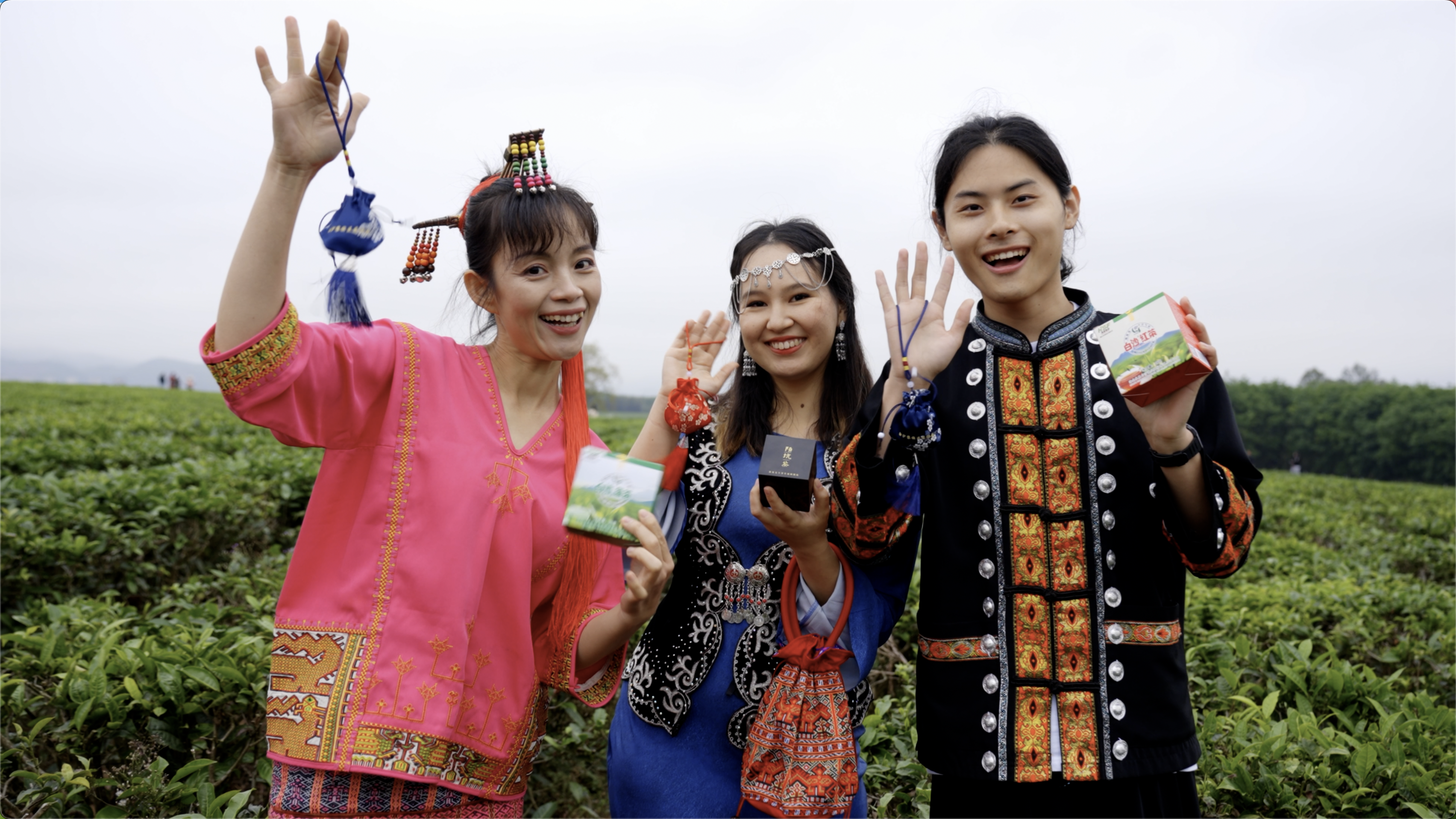On Mar. 31, two college students, Assima Bissen and Cyrus Huang, from Hainan Lingshui Li'an International Education Innovation Pilot Zone, participated in the celebration of the traditional Li and Miao festival "San Yue San" in Baisha Li Autonomous County, Hainan Province, China.