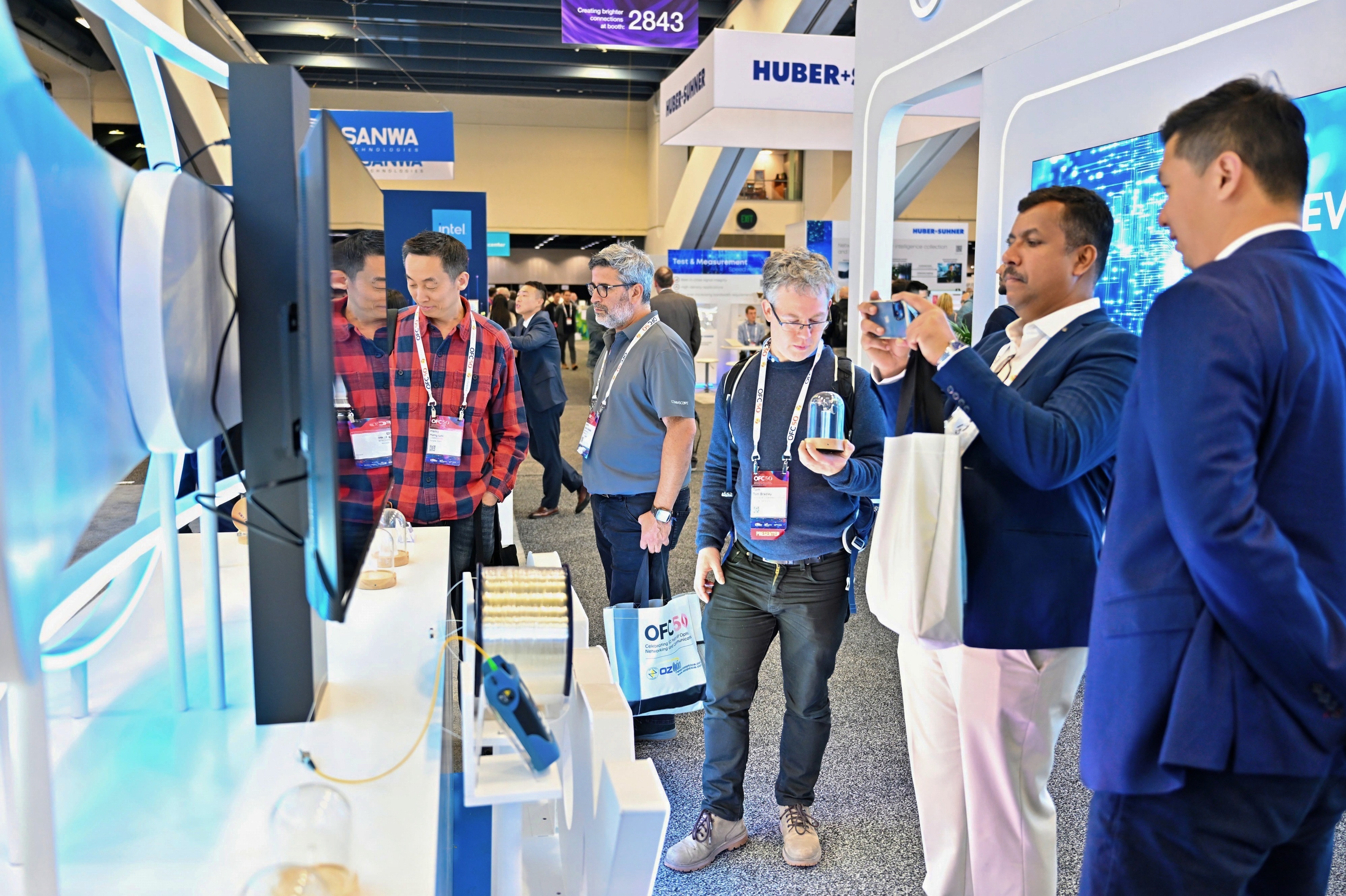 Visitors from all over the world are attracted to YOFC's latest products at the OFC 2025.