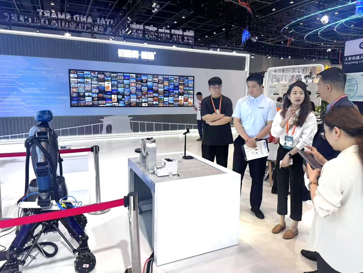 East China’s trade hub Yuyao taps Central and Eastern European market with passion, innovation Participants of the 4th China-CEEC Expo and International Consumer Goods Fair engage in discussions at an exhibitor booth of Yuyao enterprise.