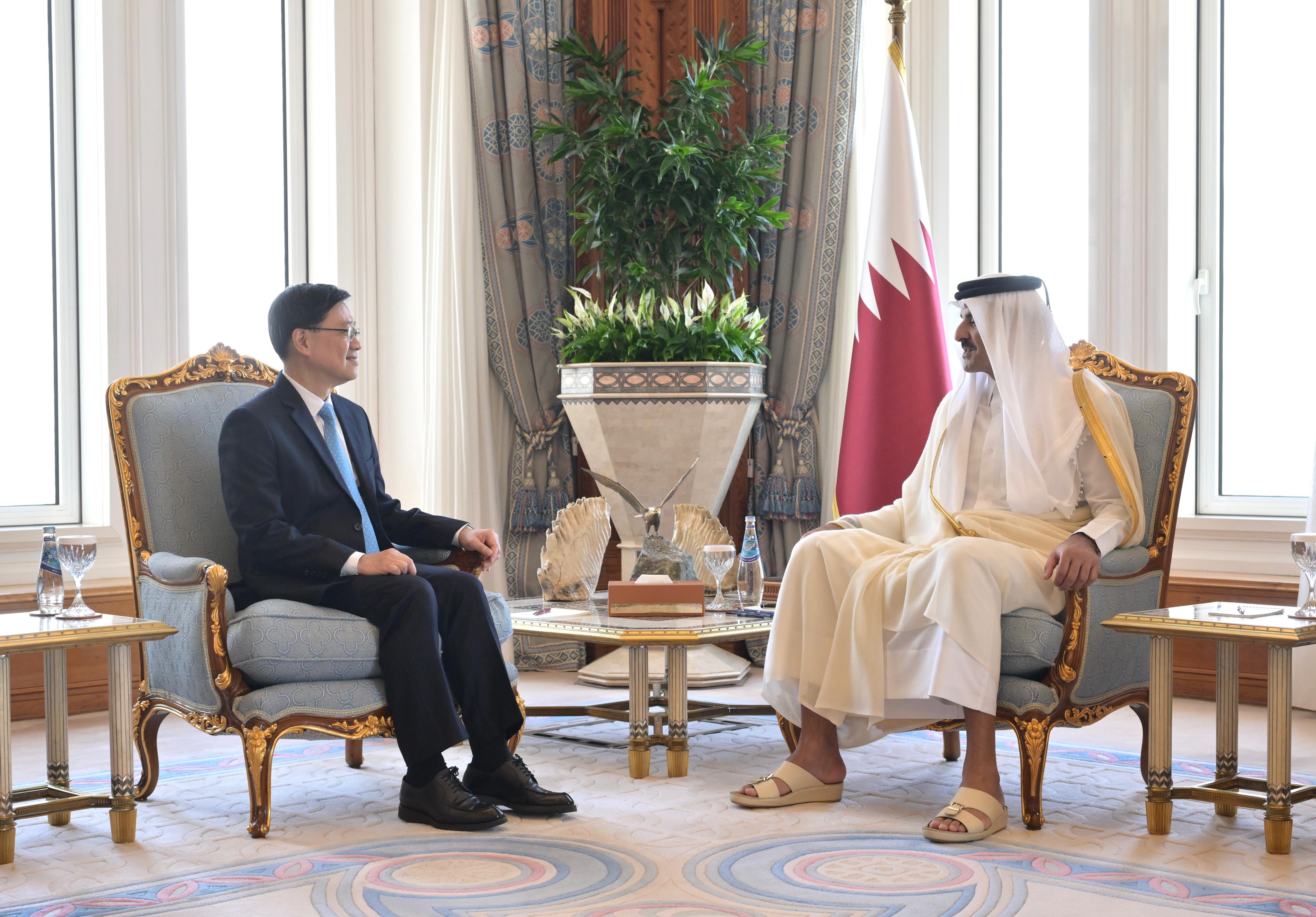 Hong Kong and Qatar: Partnering for Success Mr Lee meets the Amir of the State of Qatar, High Highness Sheikh Tamim bin Hamad Al Thani (right).