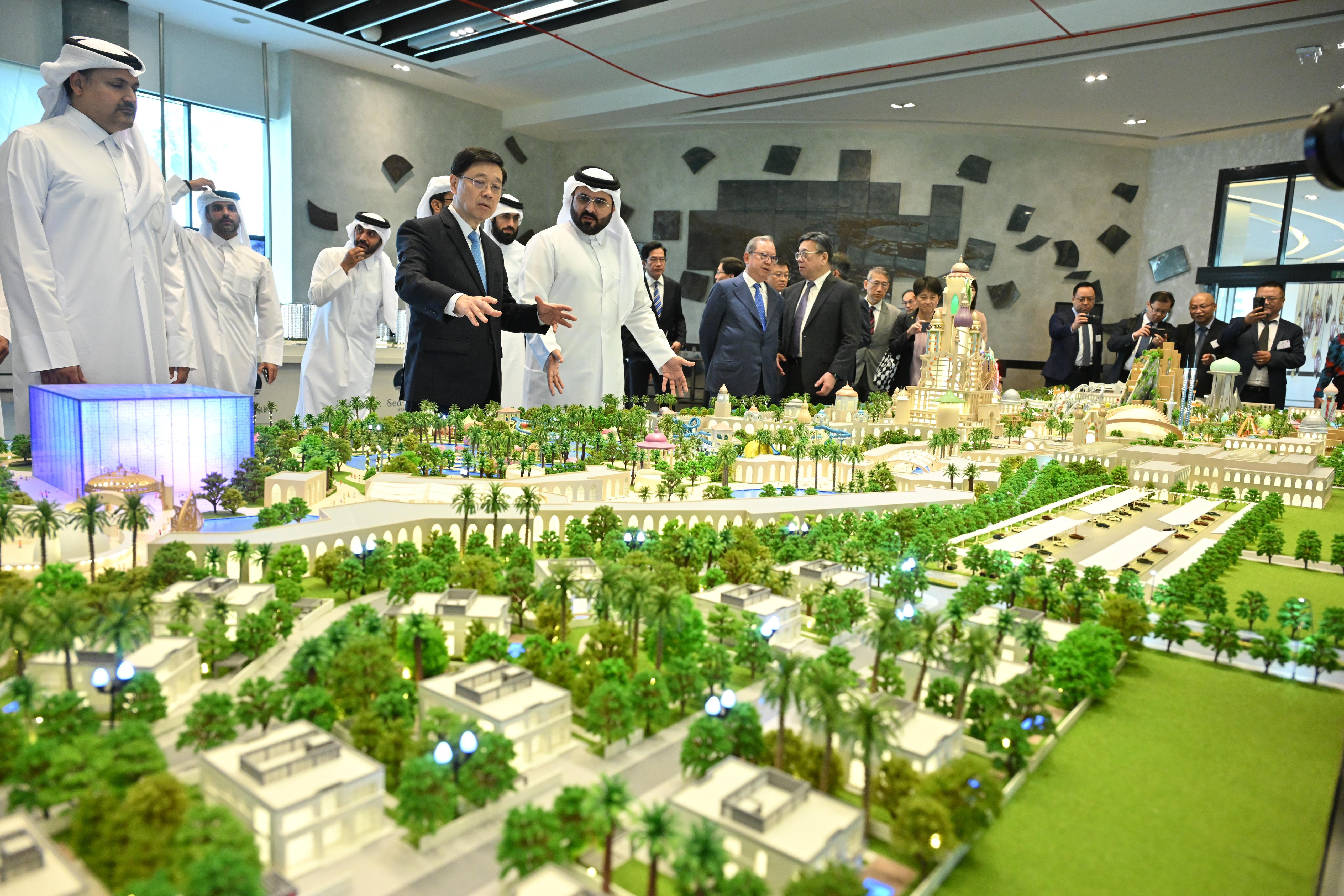 Hong Kong and Qatar: Partnering for Success Mr Lee tours Lusail City in Qatar.