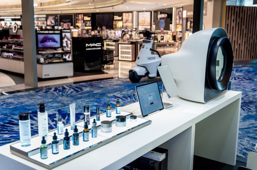 SkinCeuticals and L’Oréal Travel Retail Unveil World’s First A.G.E. Lab at Changi Airport SkinCeuticals and L’Oréal Travel Retail Unveil World’s First A.G.E. Lab at Changi Airport - Alvinology