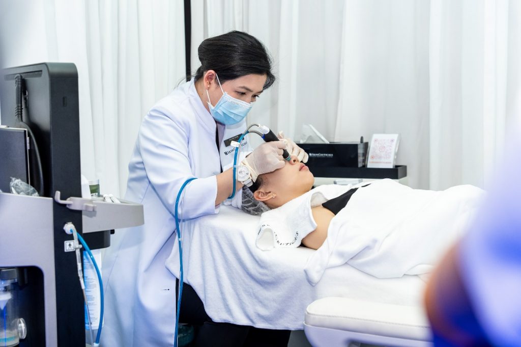 SkinCeuticals and L’Oréal Travel Retail Unveil World’s First A.G.E. Lab at Changi Airport SkinCeuticals and L’Oréal Travel Retail Unveil World’s First A.G.E. Lab at Changi Airport - Alvinology
