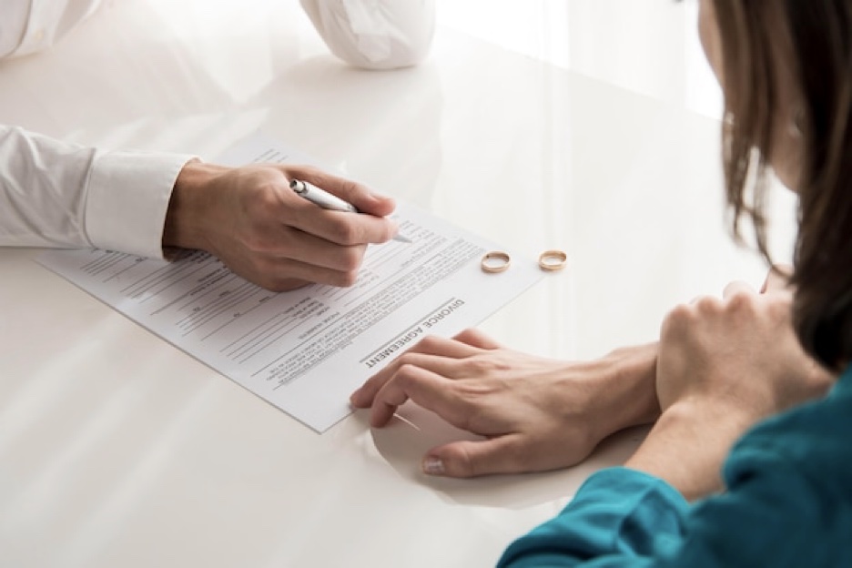 The Consequences of Dealing with a Divorce Case on Your Own - Alvinology
