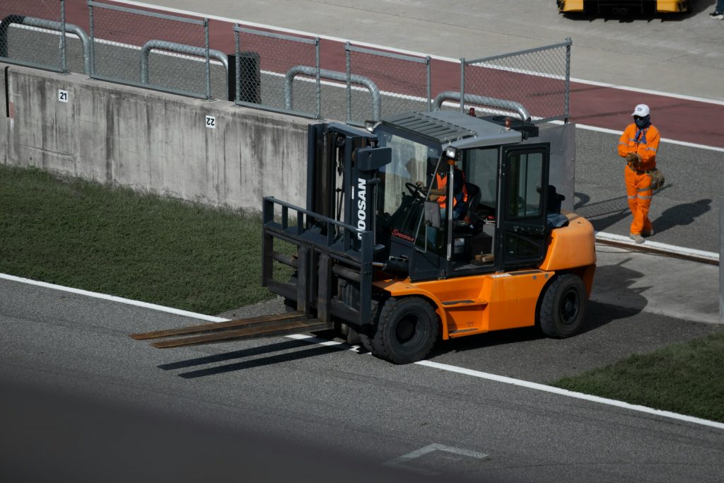 Why Logistics Companies Rely on Forklifts for Rent in Order to Scale on Demand - Alvinology