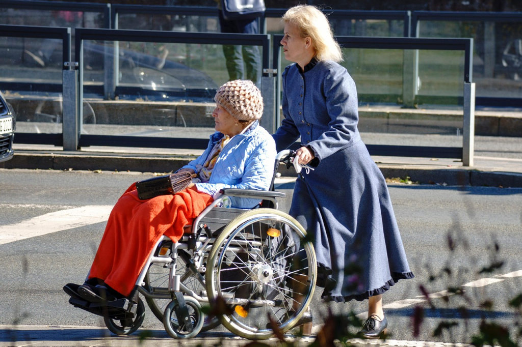 Helping Your Aging Parents: Tips on Choosing the Right Care Service Helping Your Aging Parents: Tips on Choosing the Right Care Service - Alvinology