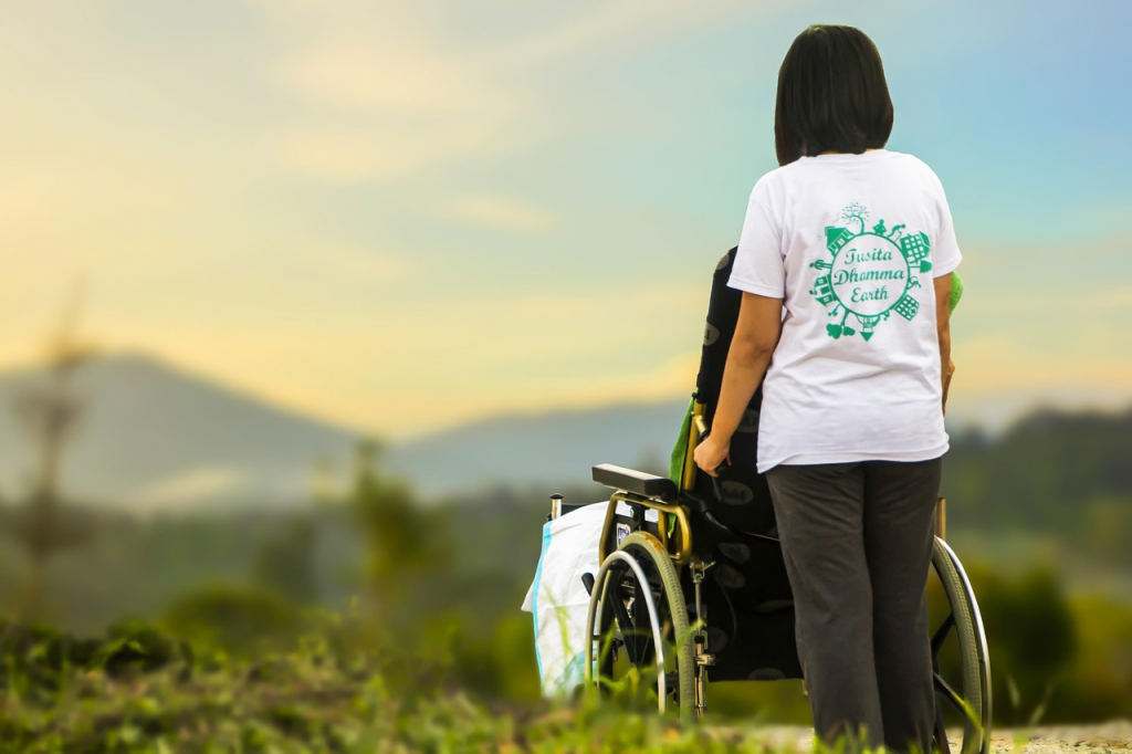 Helping Your Aging Parents: Tips on Choosing the Right Care Service Helping Your Aging Parents: Tips on Choosing the Right Care Service - Alvinology