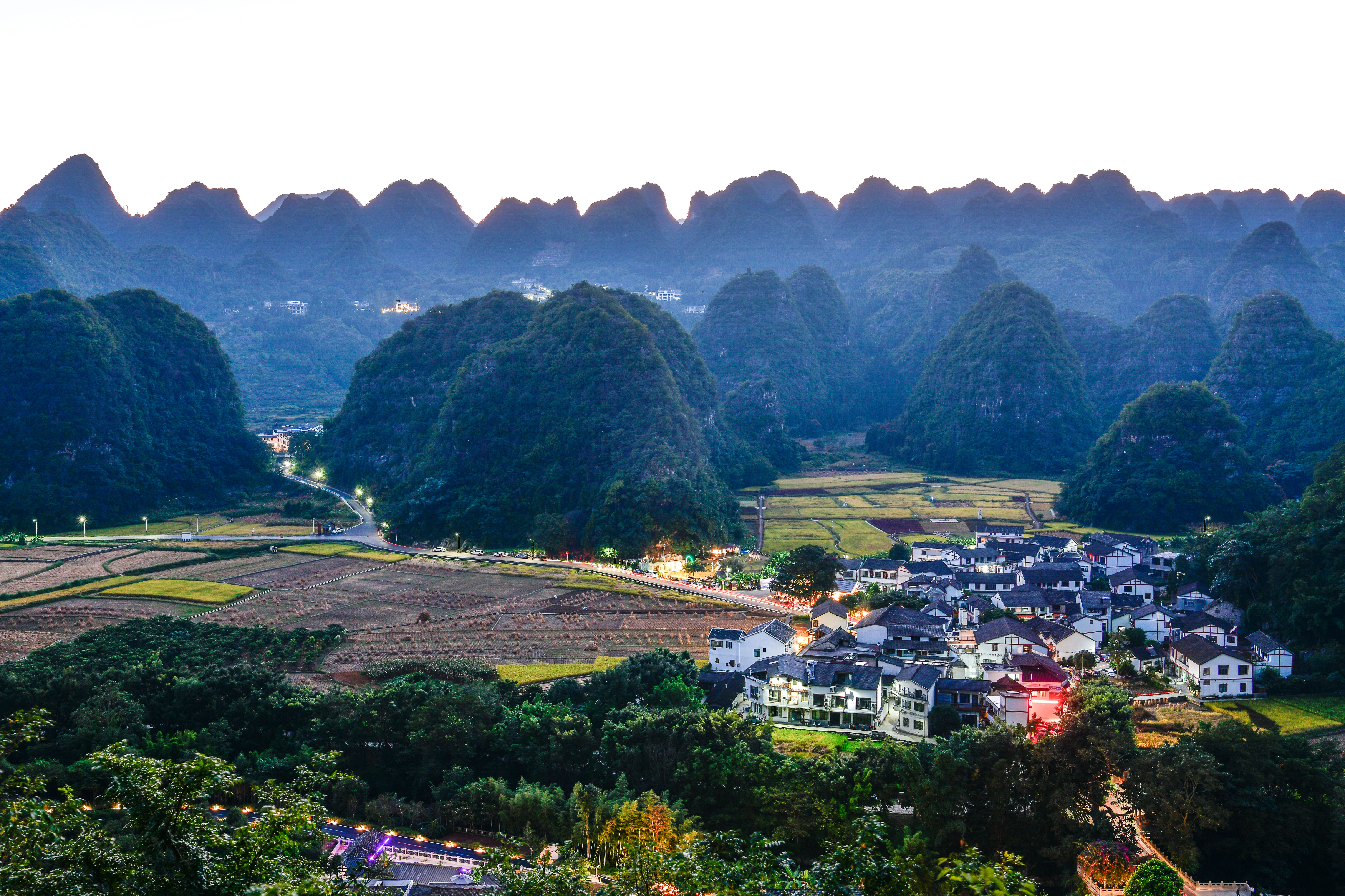 Themed Forum of "Mountain Biodiversity and Our Life" to Kick off "Guizhou Example" Empowering Global Mountain Eco-treatment Caption: Wanfenglin Scenic Area, Xingyi City, Guizhou Province