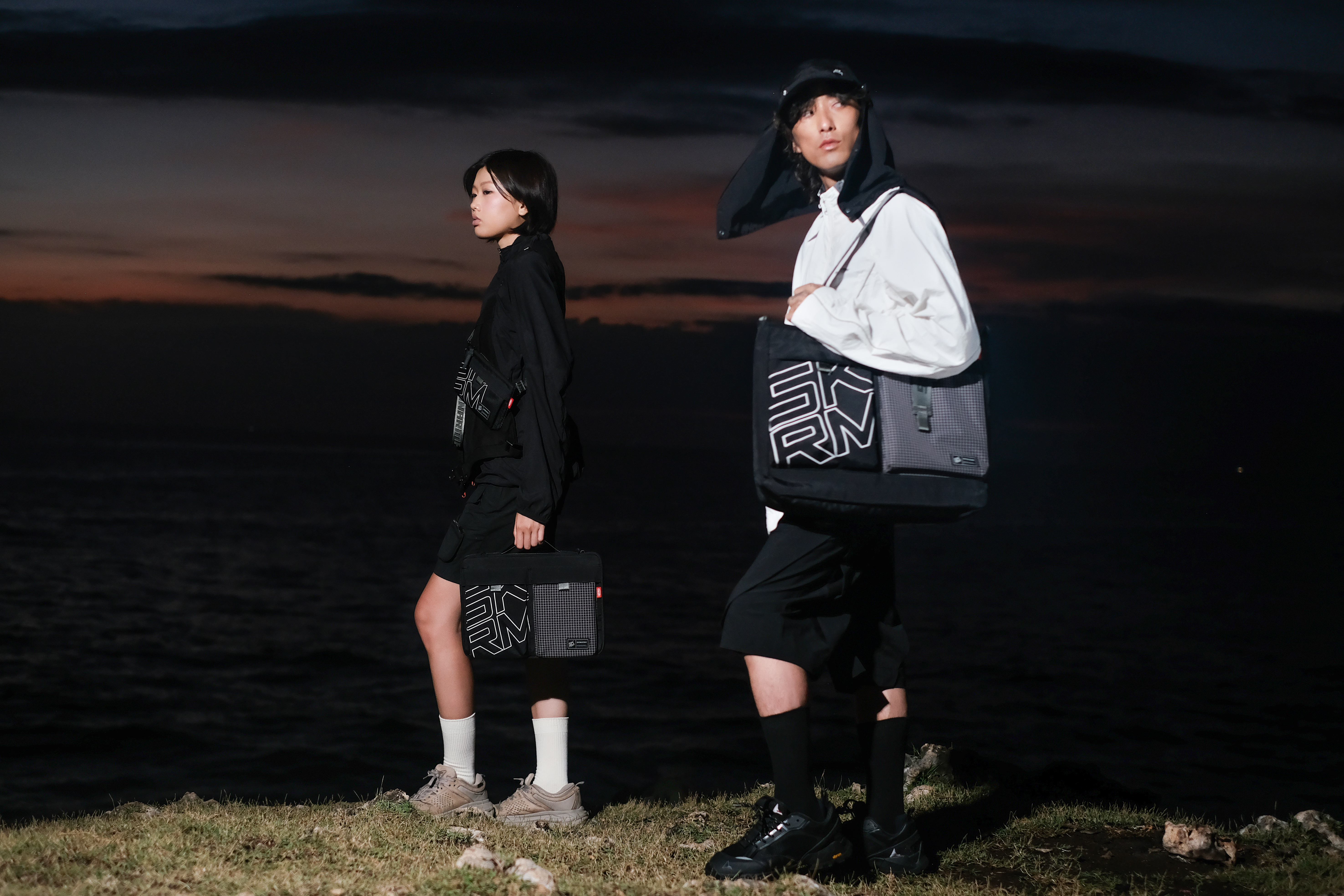SKINARMA’s JAGER collection redefines street-smart carry with raw utility and urban edge SKINARMA introduces new functional ripstop bags in a range of sizes and colors with the JAGER carry collection.