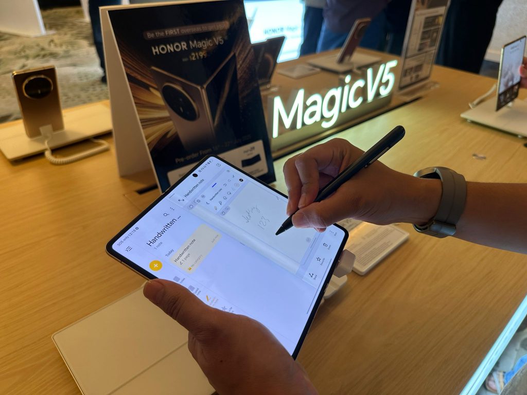 HONOR Magic V5 Launches in Singapore: The World’s Slimmest Foldable with Flagship Power - Alvinology
