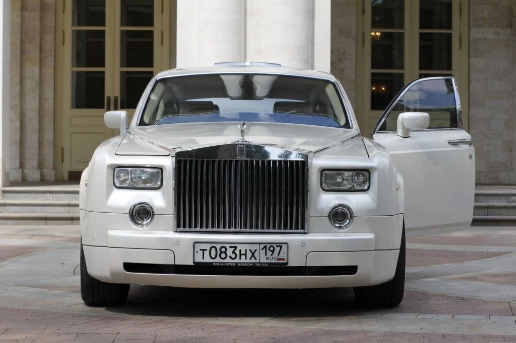 Travel in Style: 9 Ways a Luxury Vehicle Enhances the Journey Travel in Style: 9 Ways a Luxury Vehicle Enhances the Journey - Alvinology