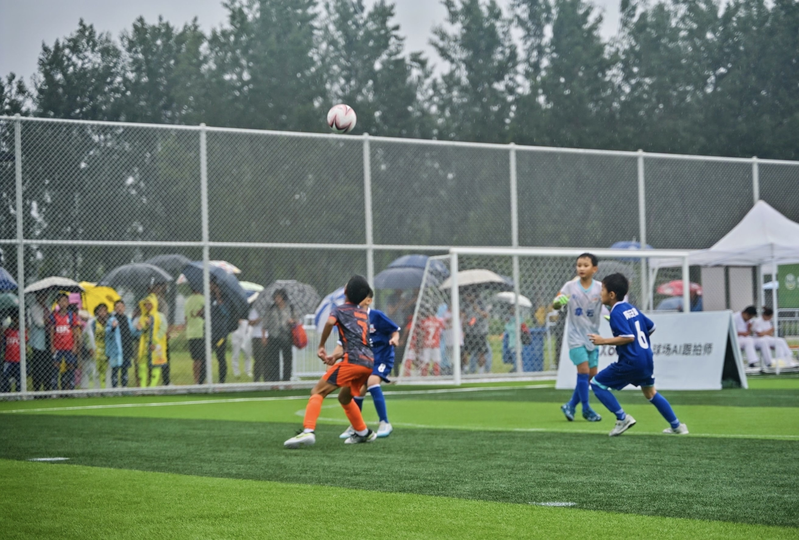 Baidui Cup grows into global stage for youth football in Beijing Players vie for the ball during a Baidu Cup match, August 2025.