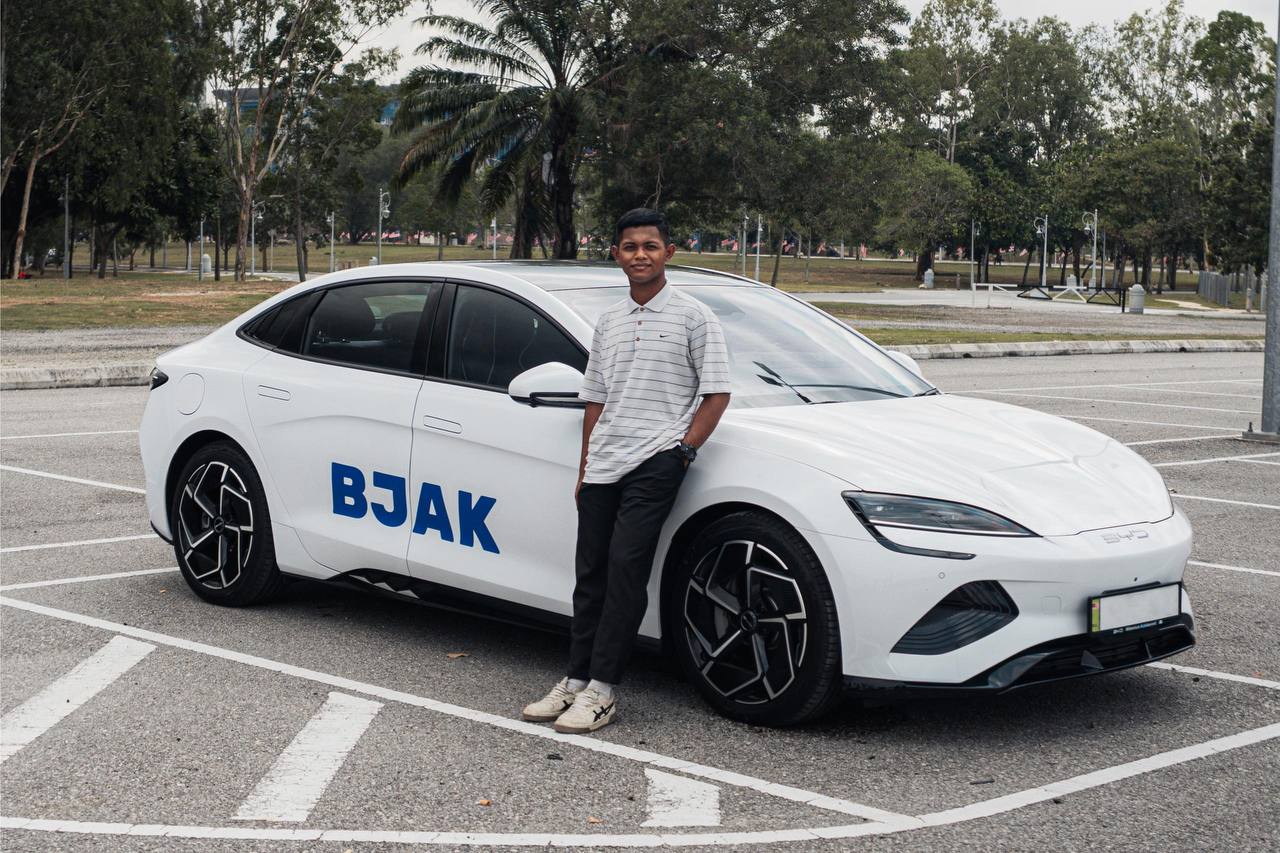 Halimie bin Abdul, 20, celebrates after being named the grand prize winner of BJAK’s 8.8 Mega Giveaway, taking home a BYD Seal electric car worth over RM180,000.