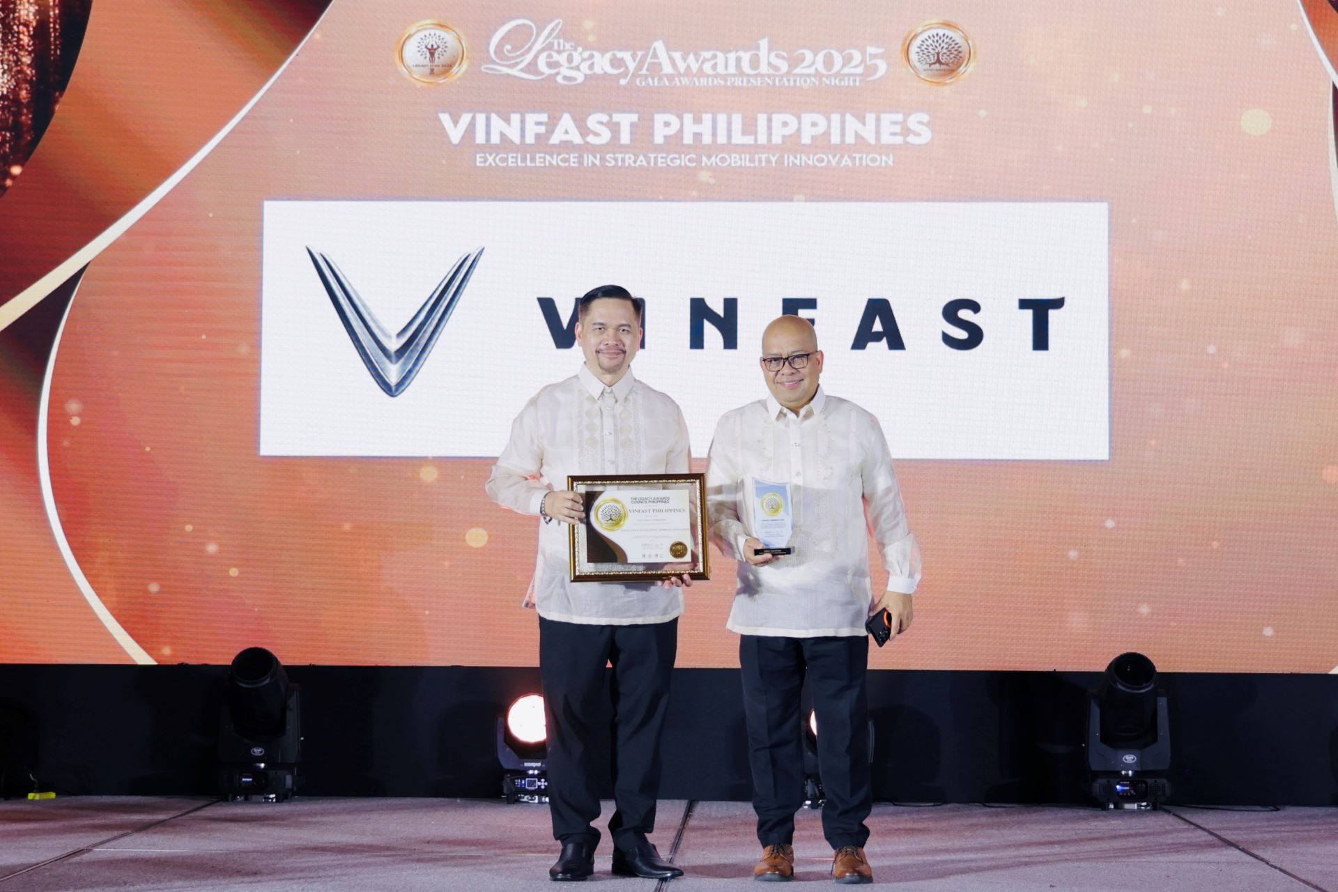 VinFast Philippines honored at the 2025 Legacy Awards for Business Mr. Abner Berdos, Deputy CEO of Sales and Dealer Network Development at VinFast Philippines (right) represented the company to receive the 2025 Legacy Awards for Business