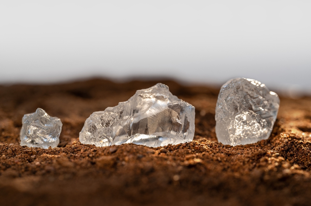 De Beers Group And Endiama Discover New Kimberlite Field In Angola The discovery of kimberlite
