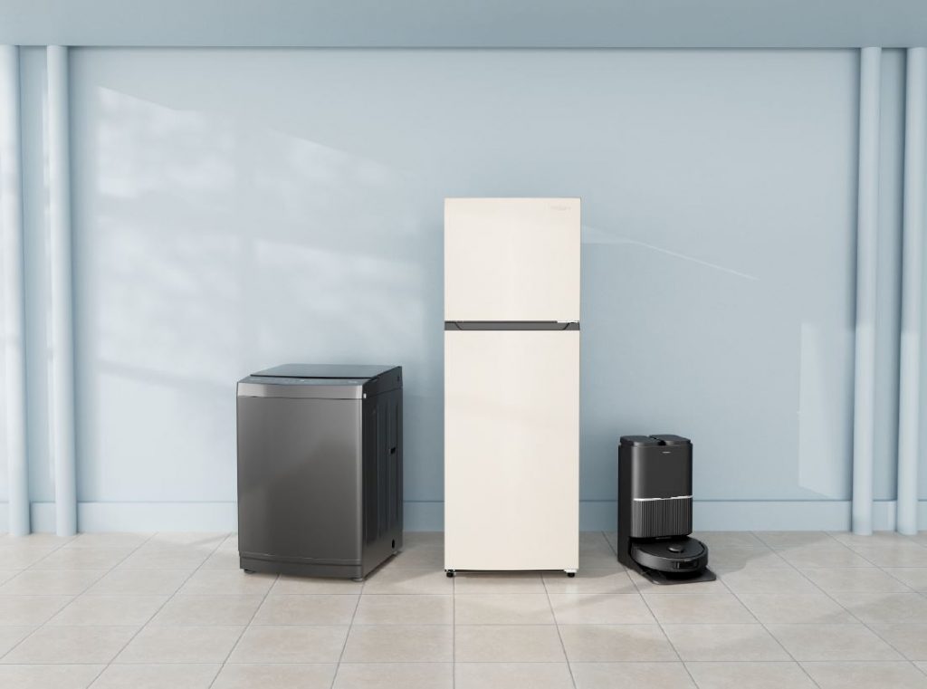 PRISM+ Debuts Robot Vacuum, Top Load Washers, and Limited-Edition Fridge at COMEX 2025 - Alvinology