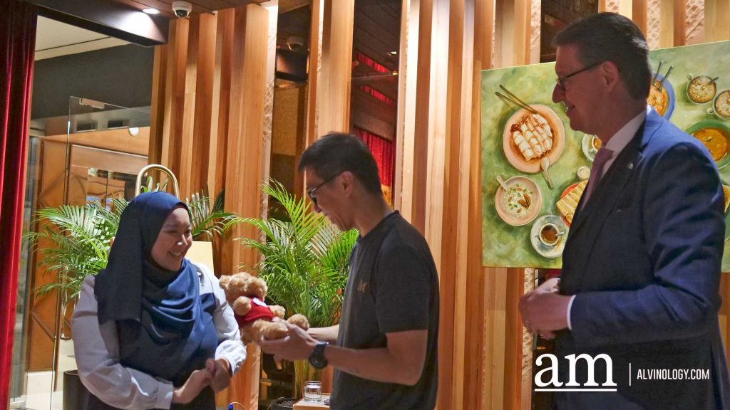 [Review] Fairmont Singapore Celebrates SG60 with Yip Yew Chong-Inspired Afternoon Tea - Alvinology