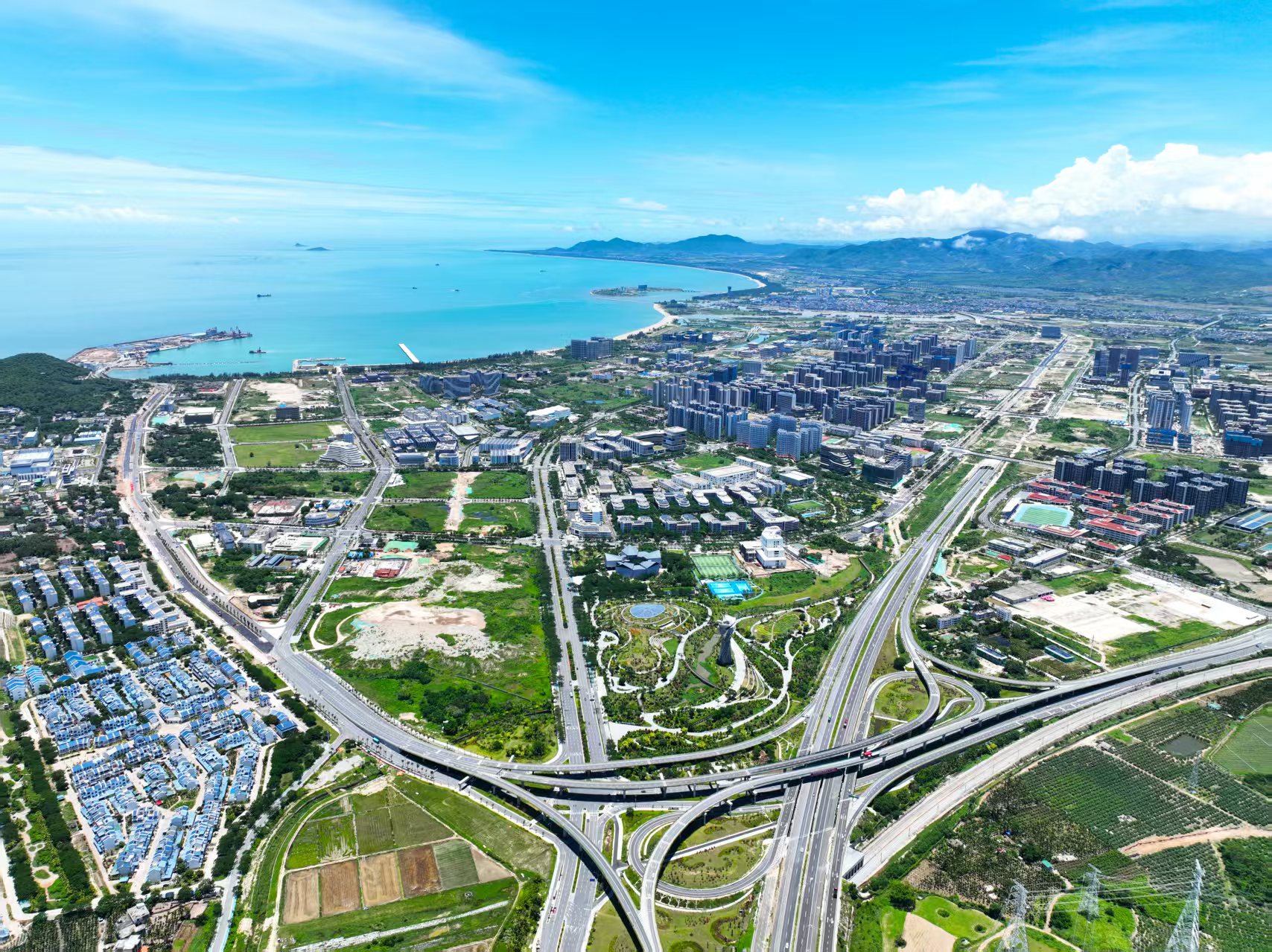 Yazhou Bay Science and Technology City in Sanya, China Emerges as a Premier Hub for Global Talent A bird's-eye view of the Yazhou Bay Science and Technology City, Sanya, China.