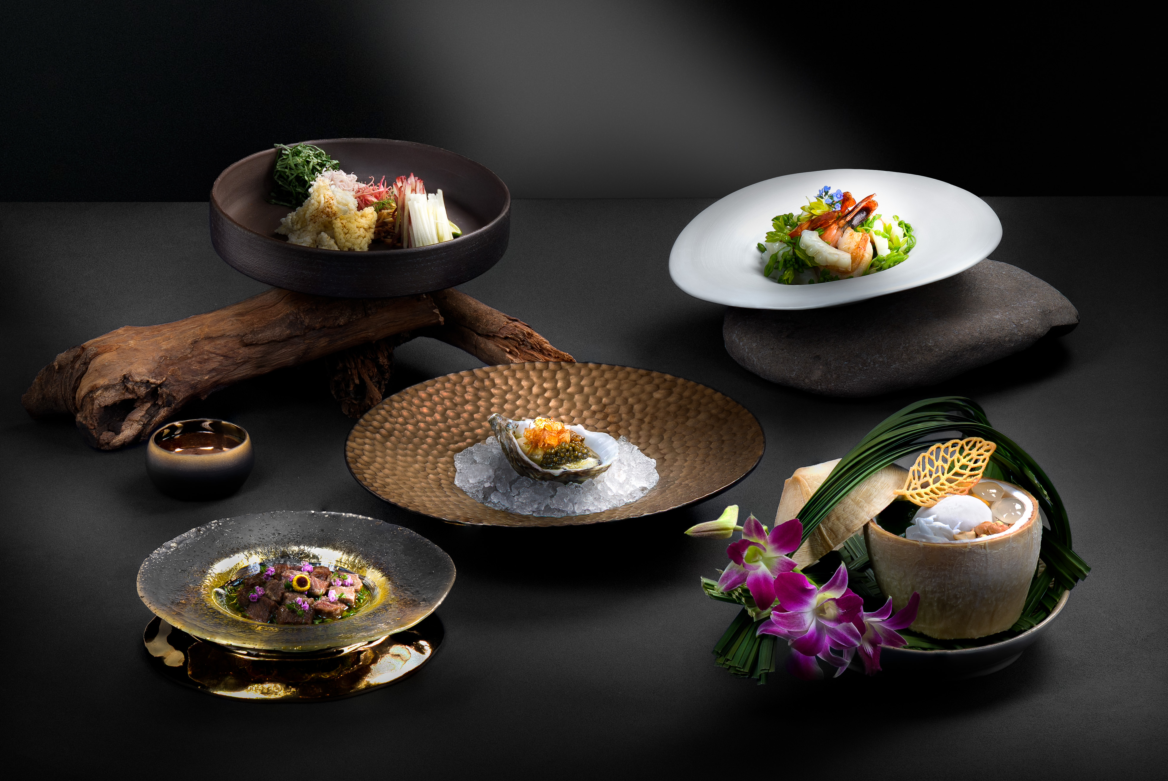 Enjoy a Golden Autumn of Glittering Rewards and Cultivated Indulgence at Galaxy Macau in Celebration of Golden Week A special seasonal menu celebrating the charisma of Thai spices and produce revives this golden autumn at Saffron, a Michelin-selected Thai restaurant led by Chef Jan Ruangnukulkit.