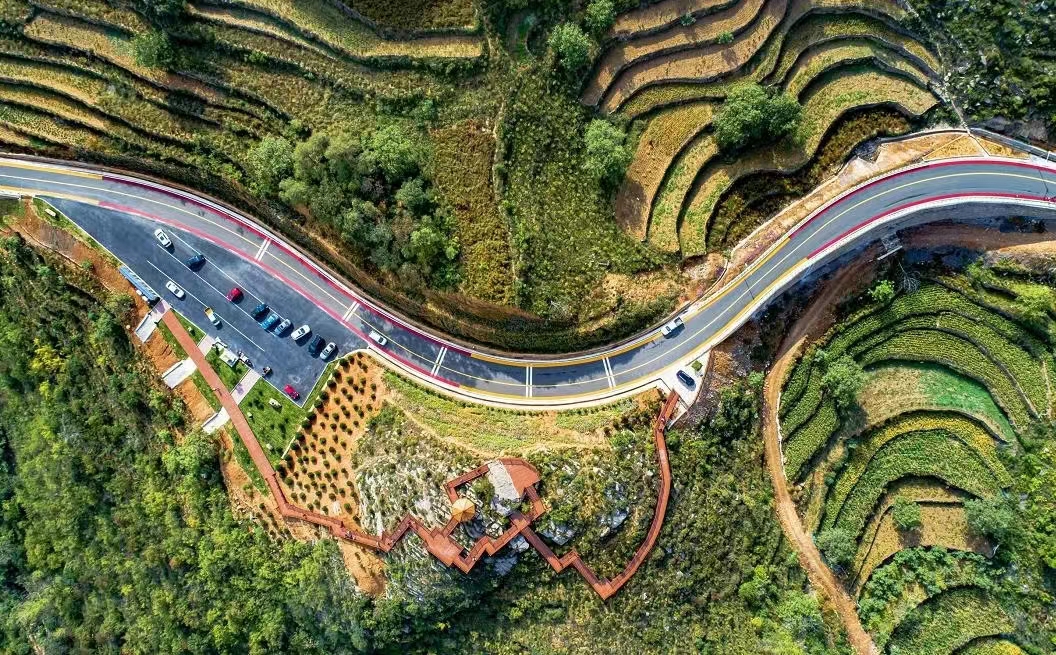 Spotlight on the Conference of Hebei Tourism Industry Development | Handan Branch: Where Taihang Landscapes Meet Historic Cultural Splendor The “Guifei Nao” rest stop along the Hundred-Mile Gallery's Baiyun Avenue.