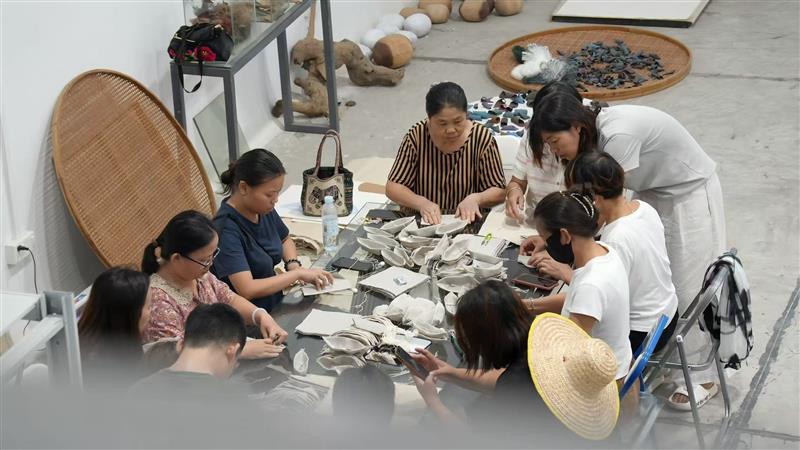 Community residents participate in the creative process in the artist's workshop, preparing together for the annual Art Bazaar big exhibition.