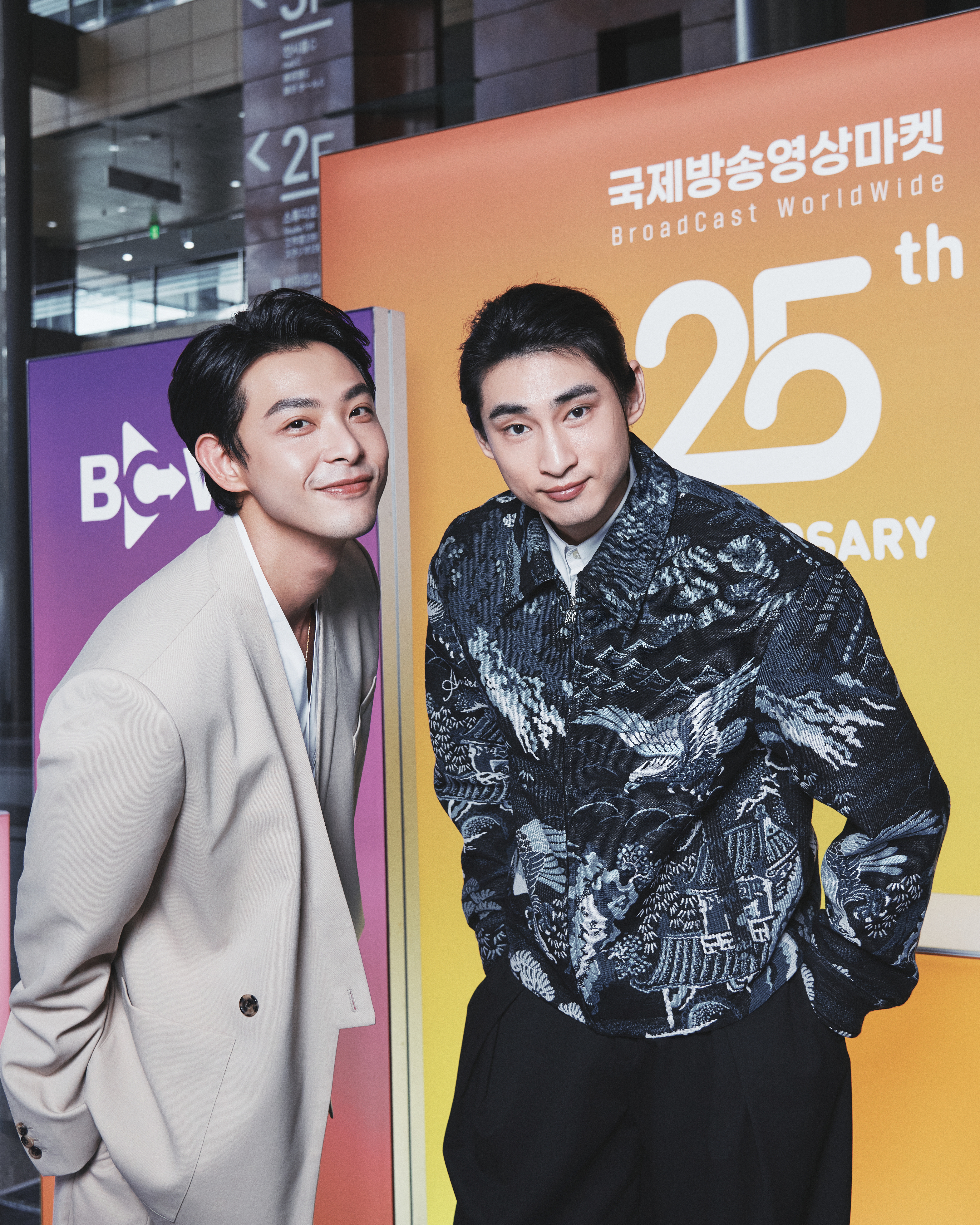TVBS Original Drama 「The Good, the Bad, and the Ugly」Showcases in Seoul Simon Lien and Nash Zhang promote their new drama The Good, the Bad, and the Ugly (舊金山美容院) in Seoul.