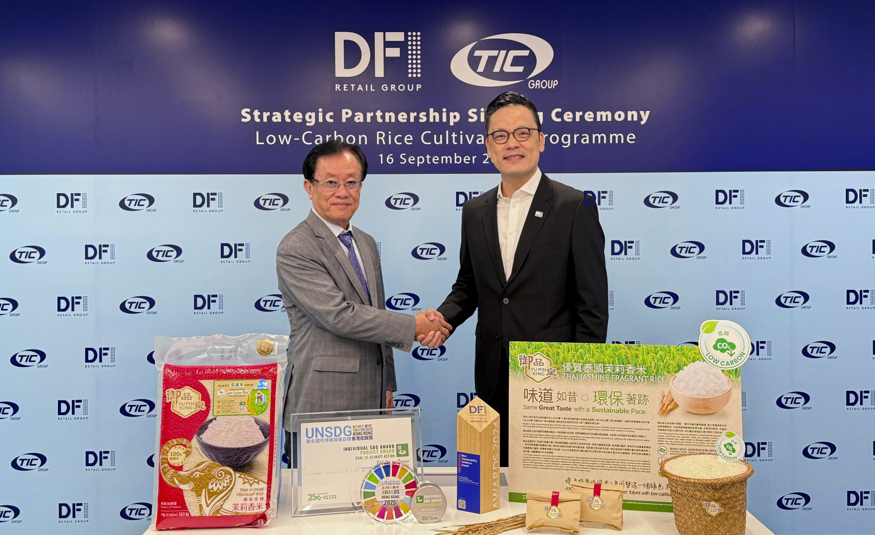 DFI Retail Group Partners with Toumi Foods to Bring Award-Winning Low-Carbon Rice to Hong Kong and Macau, Advancing Sustainability Goals for 2026 Curtis Liu, Chief Executive Officer, Food, at DFI Retail Group (Right) and Mr. Chaikun Tepkasetkul, President of Toumi Foods and Product Co., Ltd. (Left) attended the signing ceremony to announce the strategic partnership.