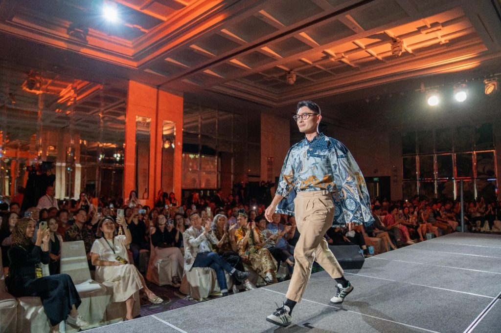 Survivors Shine on the Runway at Fashion For Cancer’s Third Edition with Mayor Baey Yam Keng Leading the Way Survivors Shine on the Runway at Fashion For Cancer’s Third Edition with Mayor Baey Yam Keng Leading the Way - Alvinology