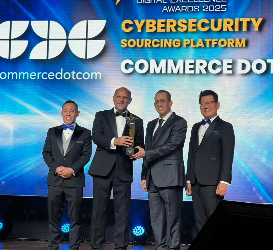 Commerce Dot Com Wins Double Honours At PIKOM Digital Excellence Awards 2025 Executive Chairman of CDC, Syed Azmin Syed Nor (second from right), receiving the Cybersecurity Award from Minister of Digital YB Gobind Singh Deo at the PIKOM Digital Excellence Awards (PDEA) 2025 Gala Dinner in Sunway Resort Hotel.